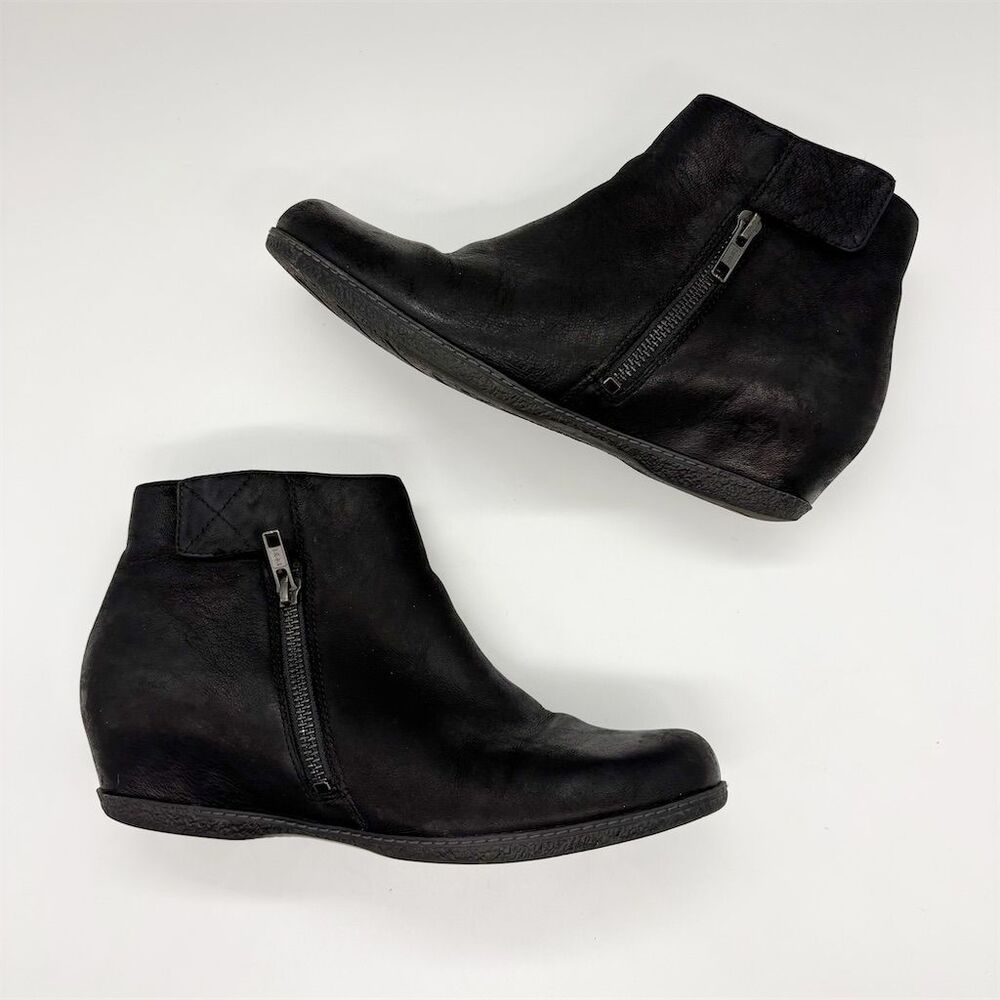 Dansko Leanna Hidden Wedge Bootie Black Size 39 Nubuck Suede Zip Closure Casual